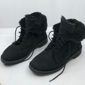 Ugg black leather sheepskin lace up low boots size 5.5US 36 EU